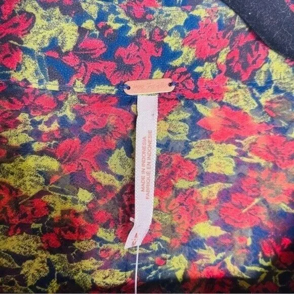 Free People Floral Sheer Easy Rider Button Down Blouse Size Medium NWT - Picture 7 of 10